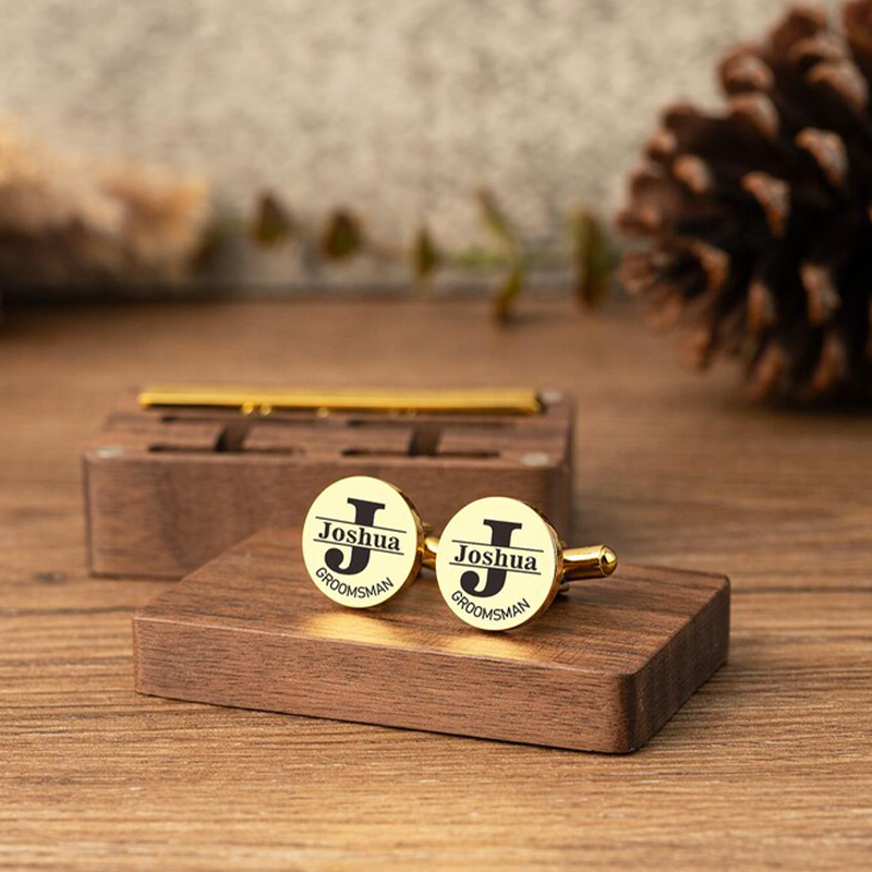 Tie Bar Clip - パーソナライズされた花婿の付添人カフス タイクリップセット 彫刻カフス カスタマイズされたステンレス鋼カフス ベストマンのプロポーズギフト