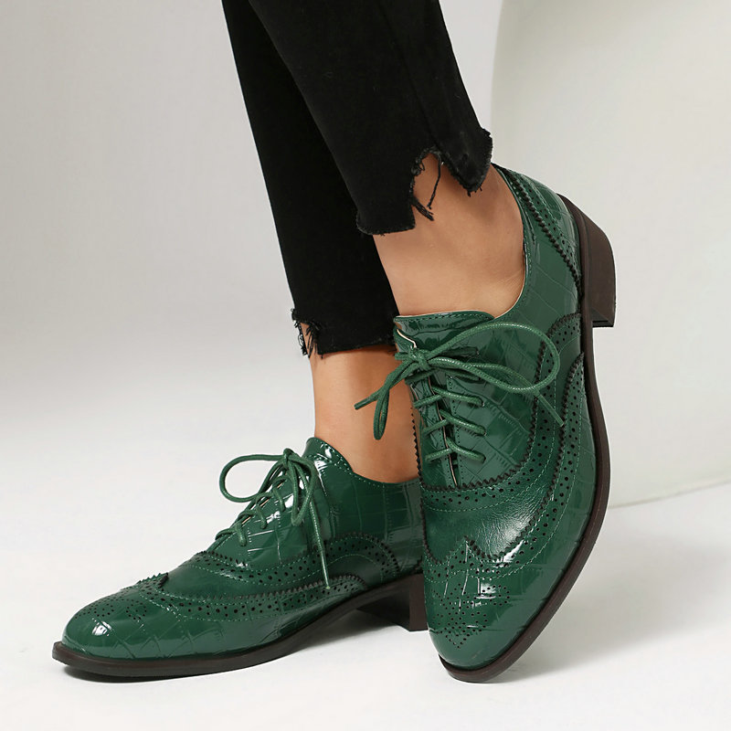 女性用ストーンプリントブローグオックスフォードシューズ、パテ - Patent Leather Oxford のレビューと価格